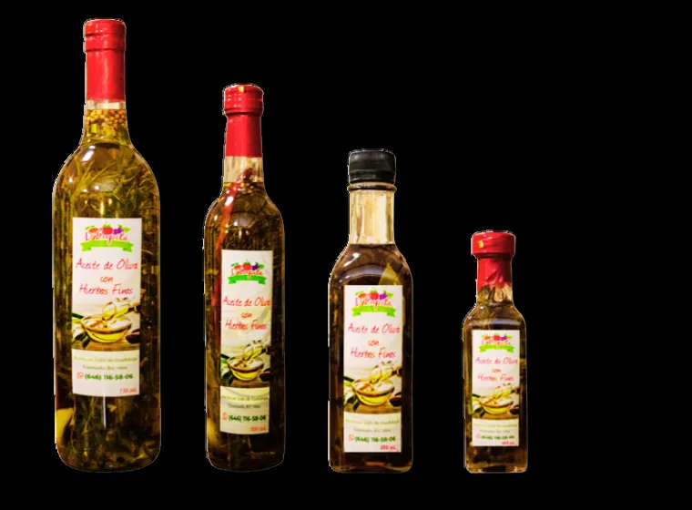 Botellas de aceite de oliva D'Lupita con hierbas finas