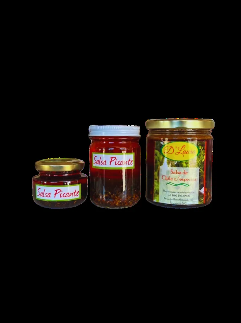 Frascos de salsa picante D'Lupita en tres tamaños